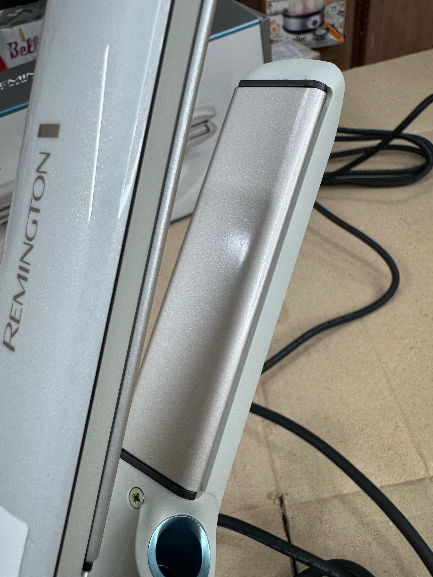 USA Remington hydra luxe pro steam straightener