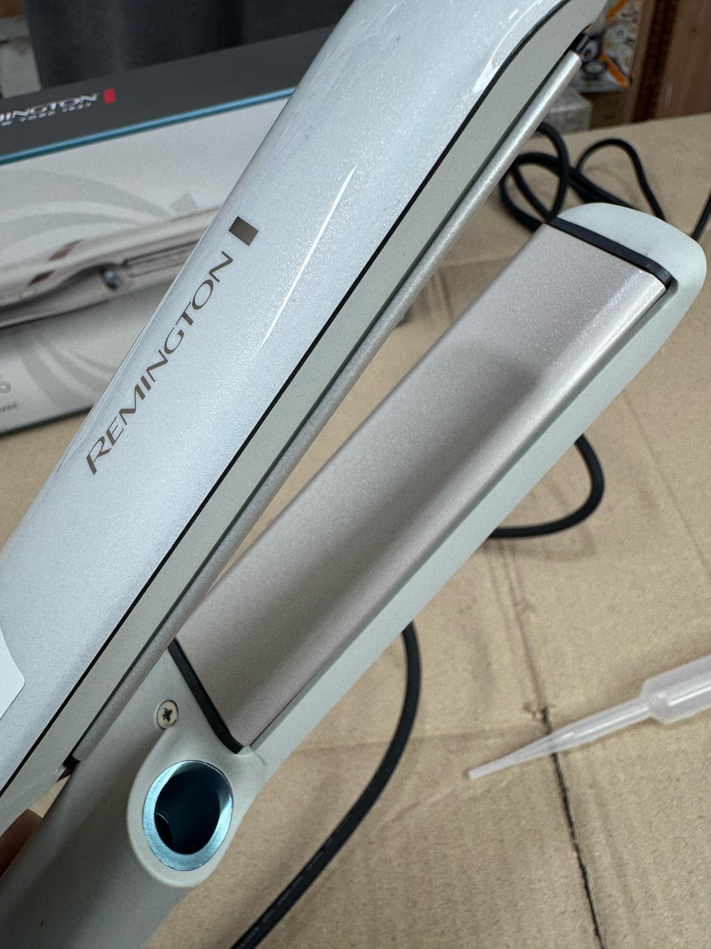 USA Remington hydra luxe pro steam straightener